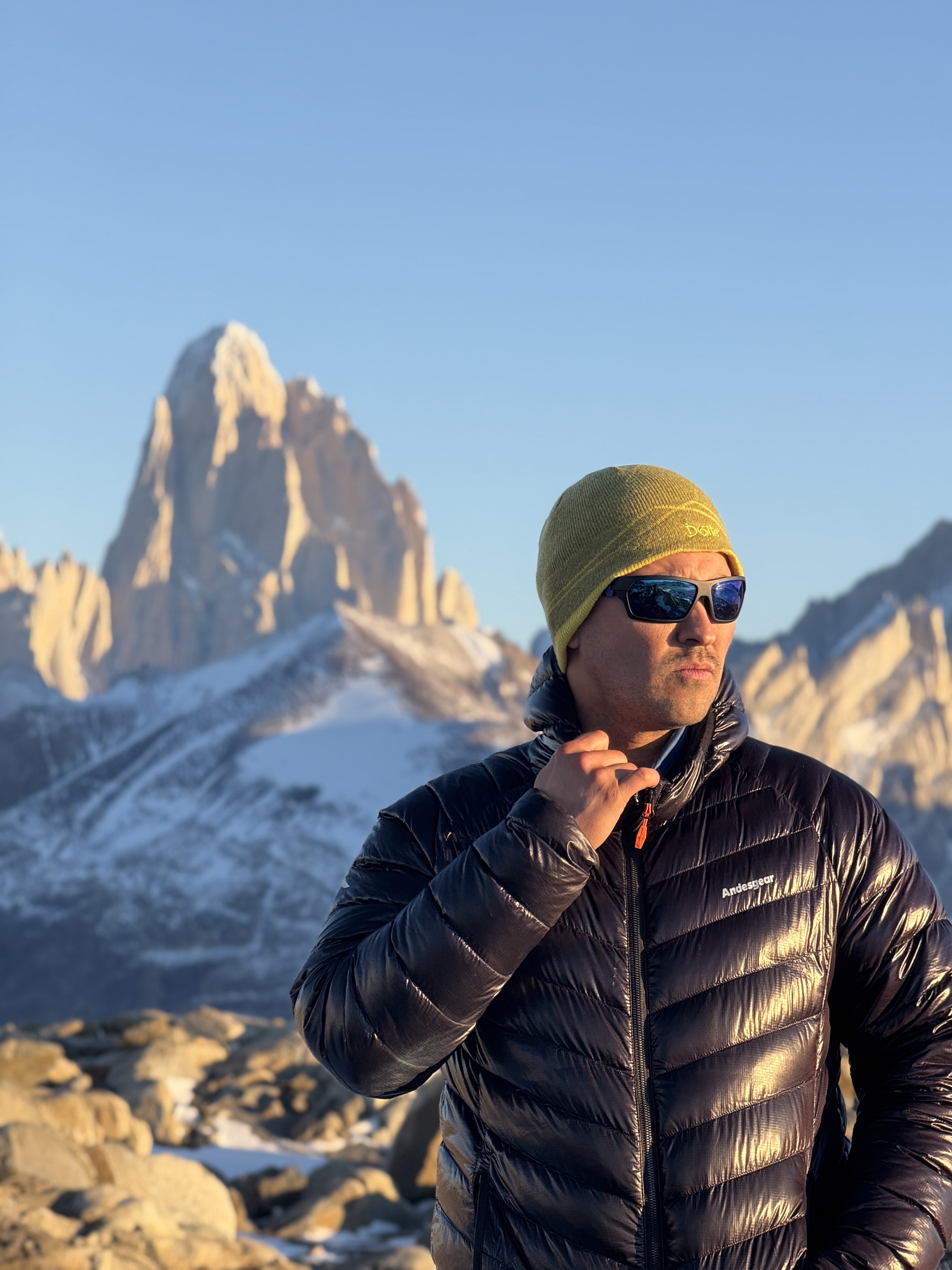 Contemplando la Patagonia desde las rocas
